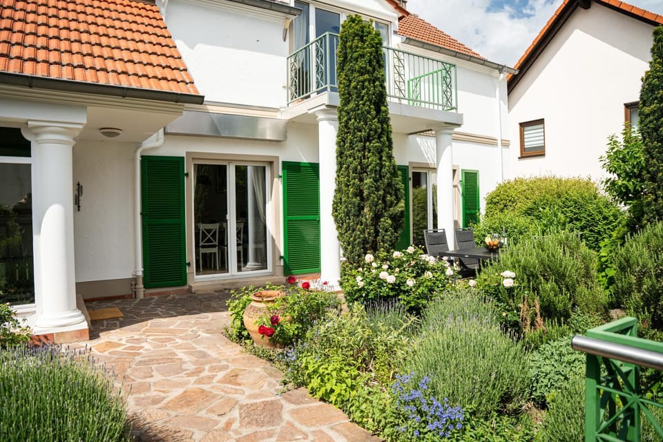 Garden, Garden, Balcony/Terrace