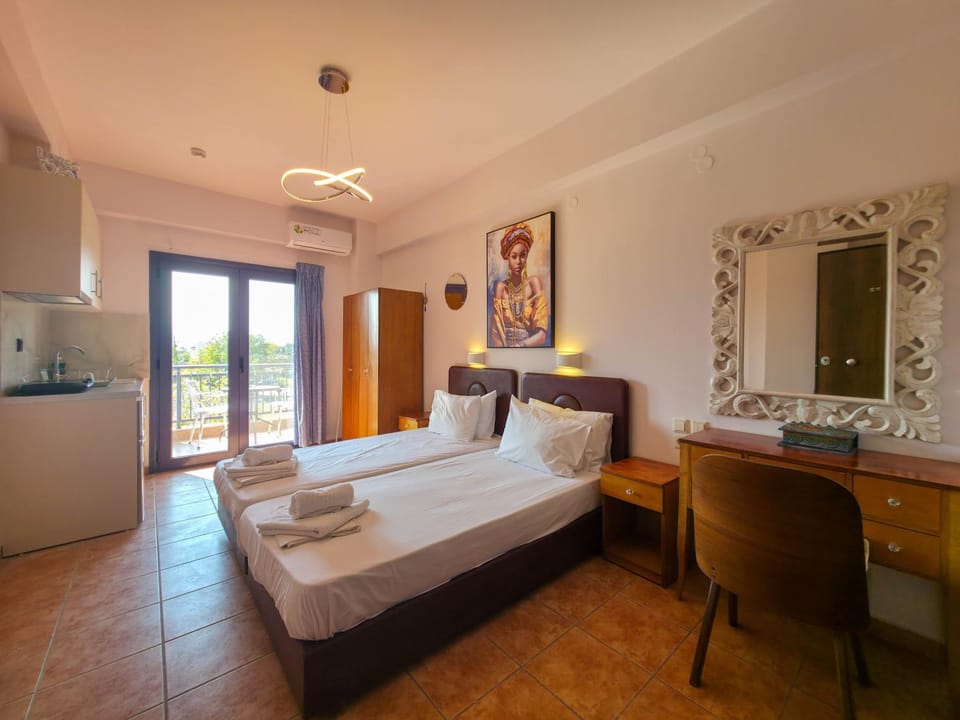 Bed, Kitchen or kitchenette, Photo of the whole room, Seating area, Dining area, Bedroom