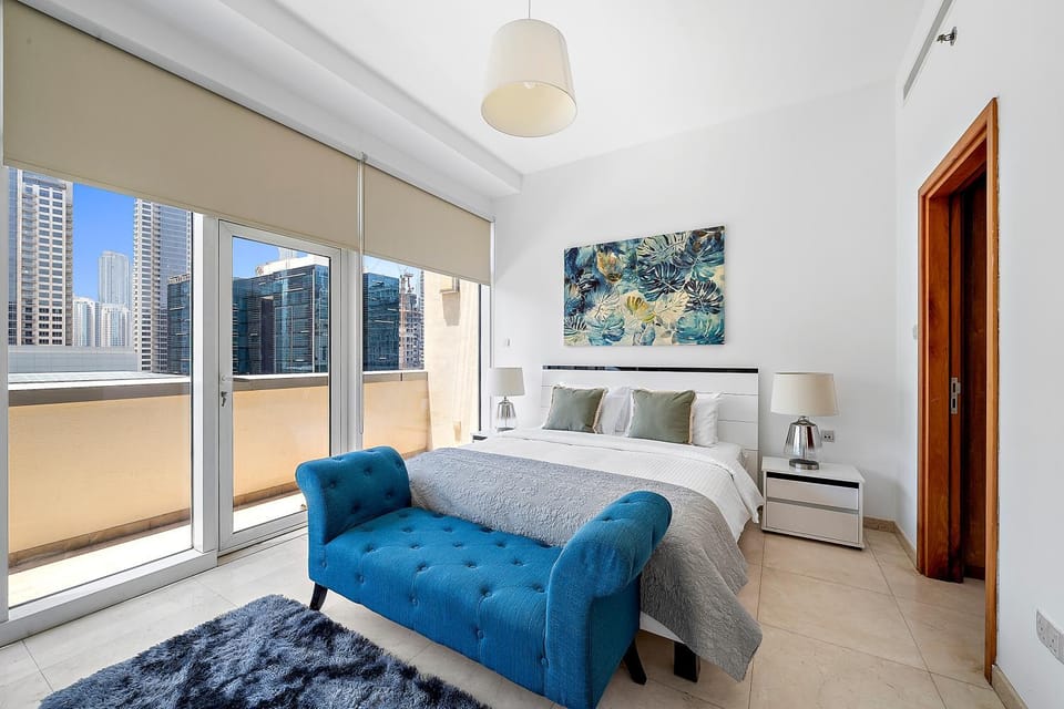 Bed, Living room, Photo of the whole room, Seating area, Bedroom