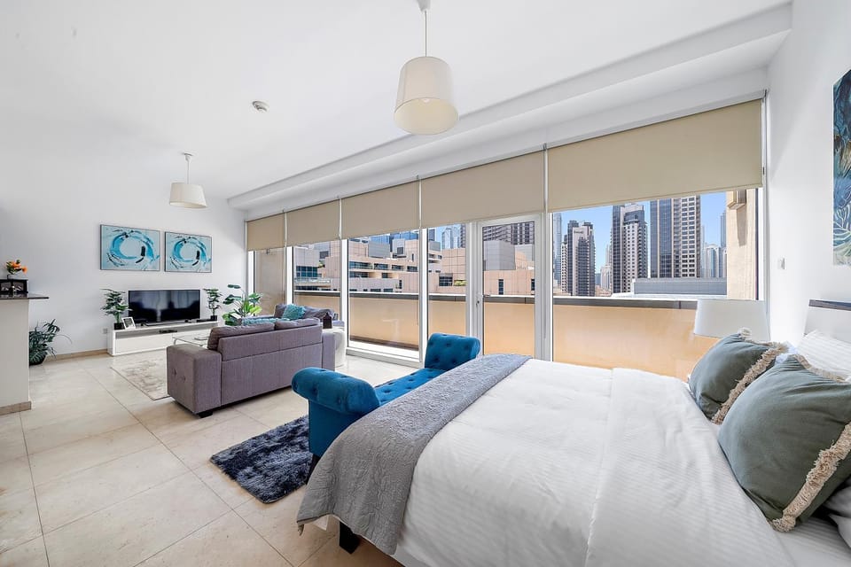 Bed, TV and multimedia, Living room, Photo of the whole room, Seating area, Bedroom
