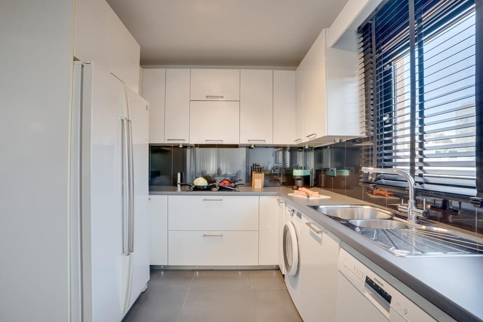 Kitchen or kitchenette, washing machine