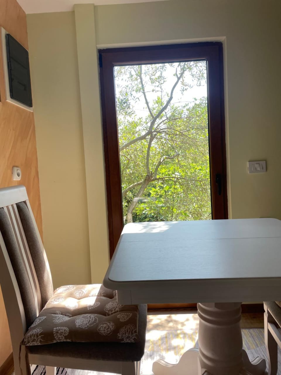 Seating area, Dining area