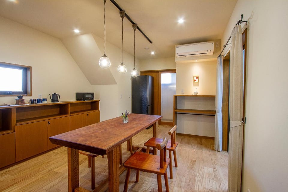 Communal lounge/ TV room, Dining area, minibar, air conditioner