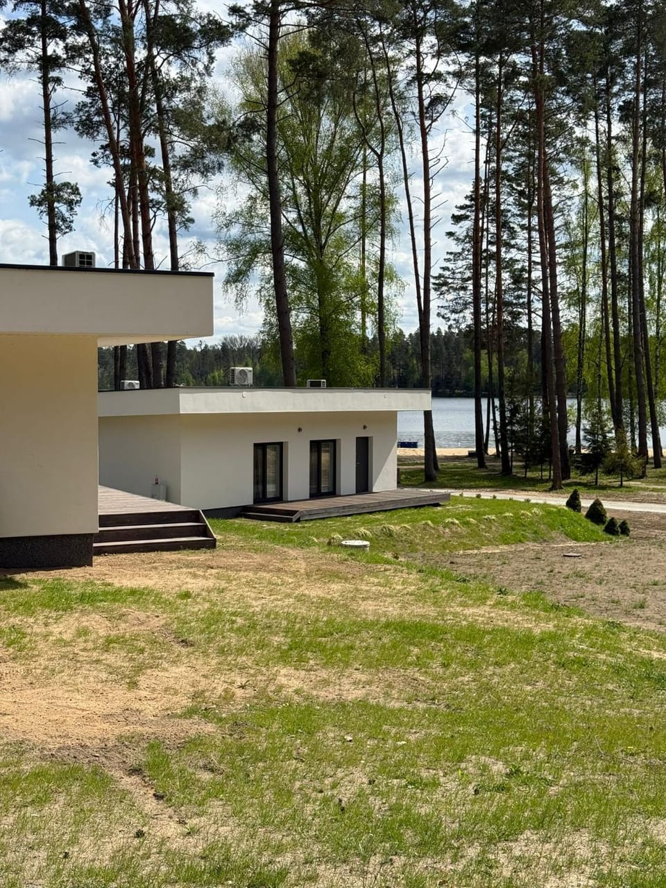 Property building, Spring, Day, Natural landscape, Garden, Garden view, Lake view