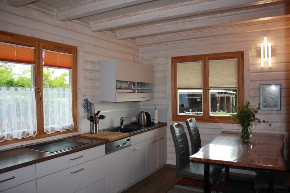 Property building, Kitchen or kitchenette, Living room