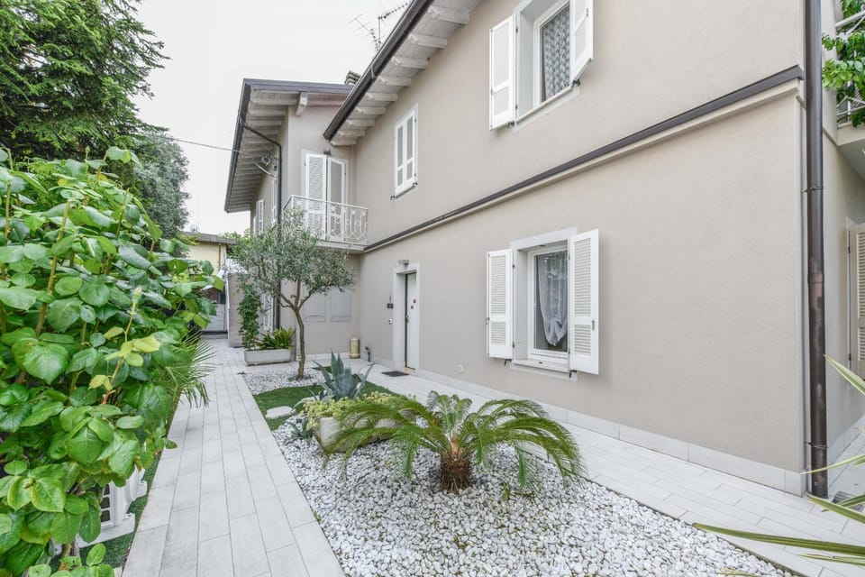 Property building, Facade/entrance, Off site