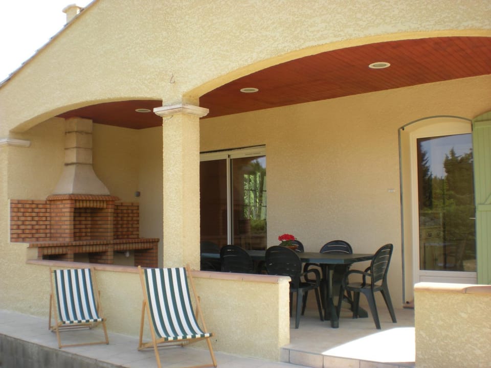 Patio, Facade/entrance, BBQ facilities, Dining area