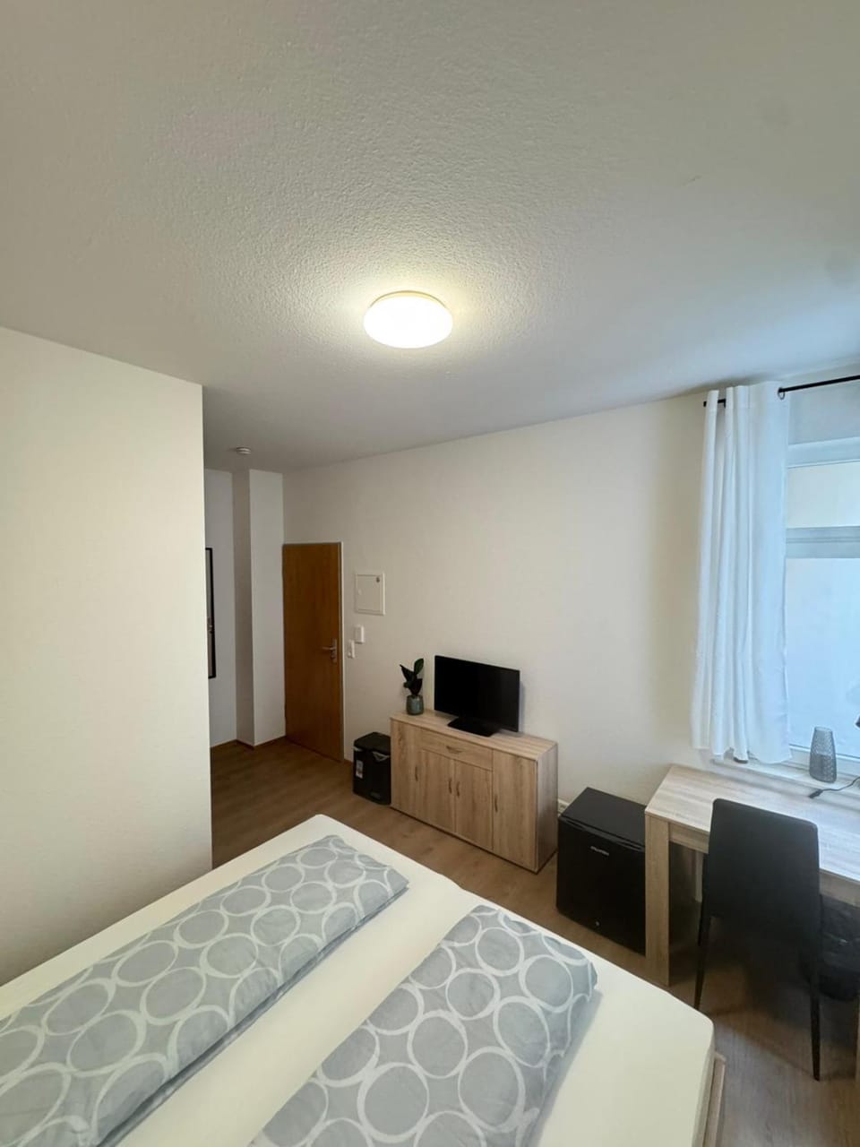 Bed, TV and multimedia, Photo of the whole room, Seating area, Dining area, Bedroom