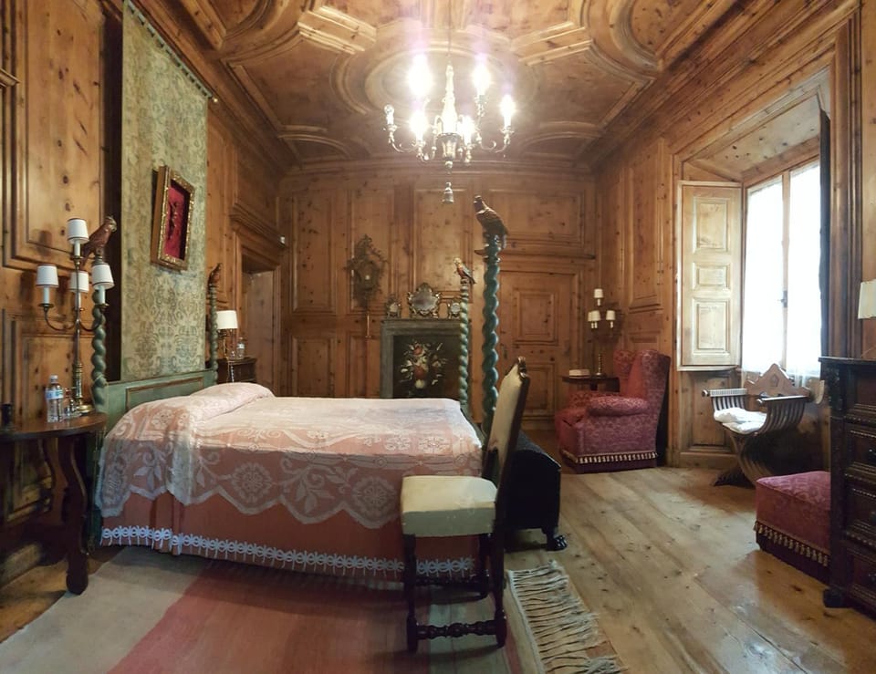 Day, Photo of the whole room