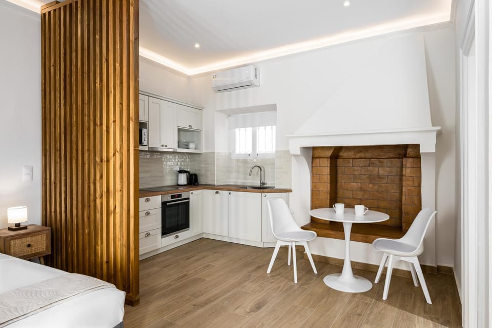 Kitchen or kitchenette, oven, stove