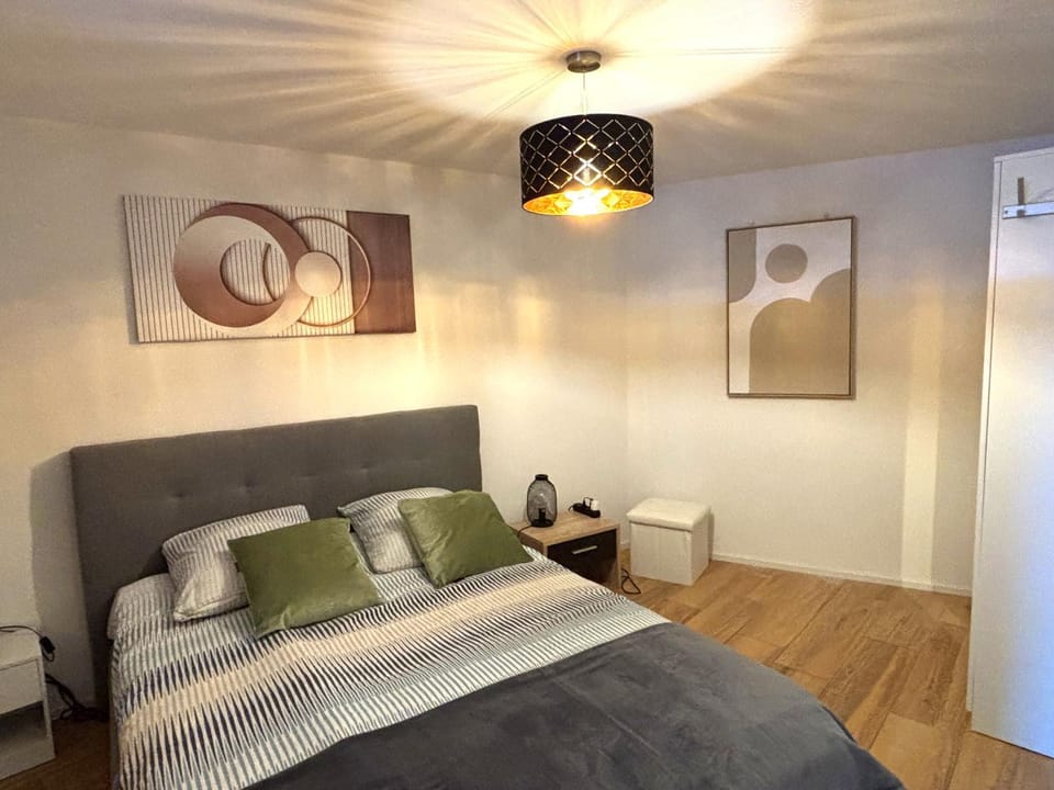 Bed, Photo of the whole room, Bedroom