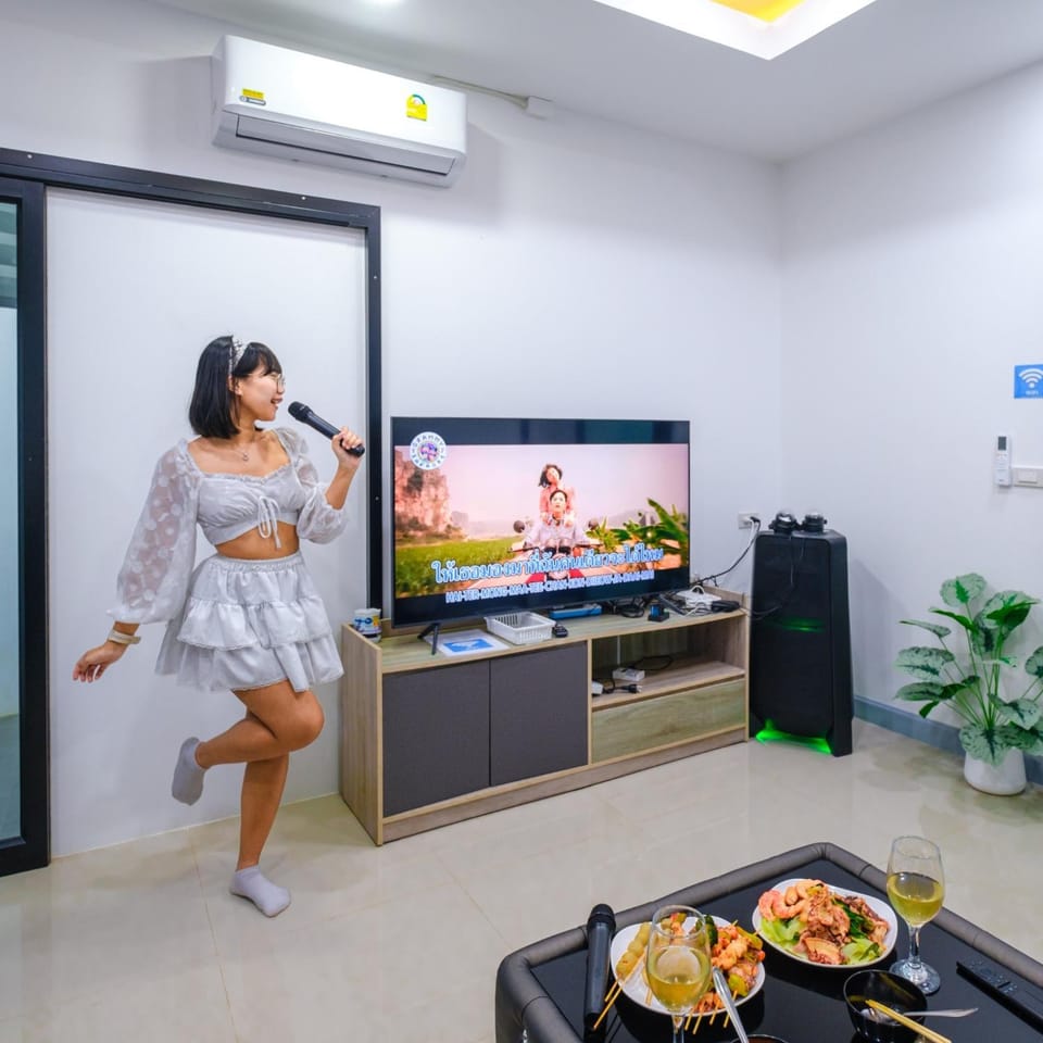 Communal lounge/ TV room