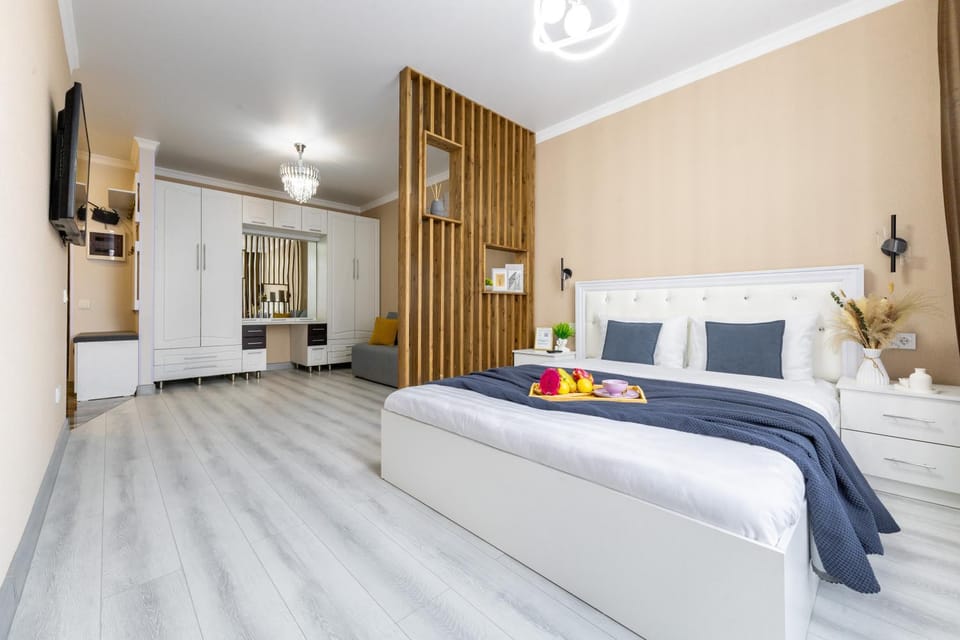 Bed, TV and multimedia, Living room, Photo of the whole room, towels, wardrobe