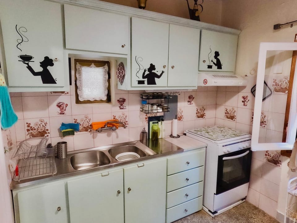 Kitchen or kitchenette, oven, stove
