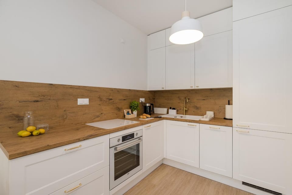 Coffee/tea facilities, Kitchen or kitchenette, dishwasher, stove