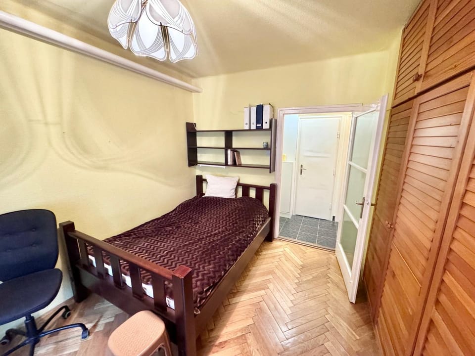 Bedroom, wardrobe