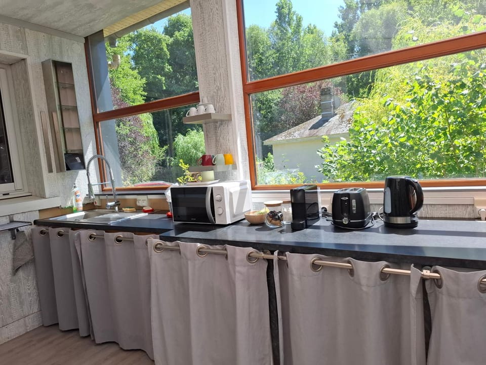 Coffee/tea facilities, microwave, toaster