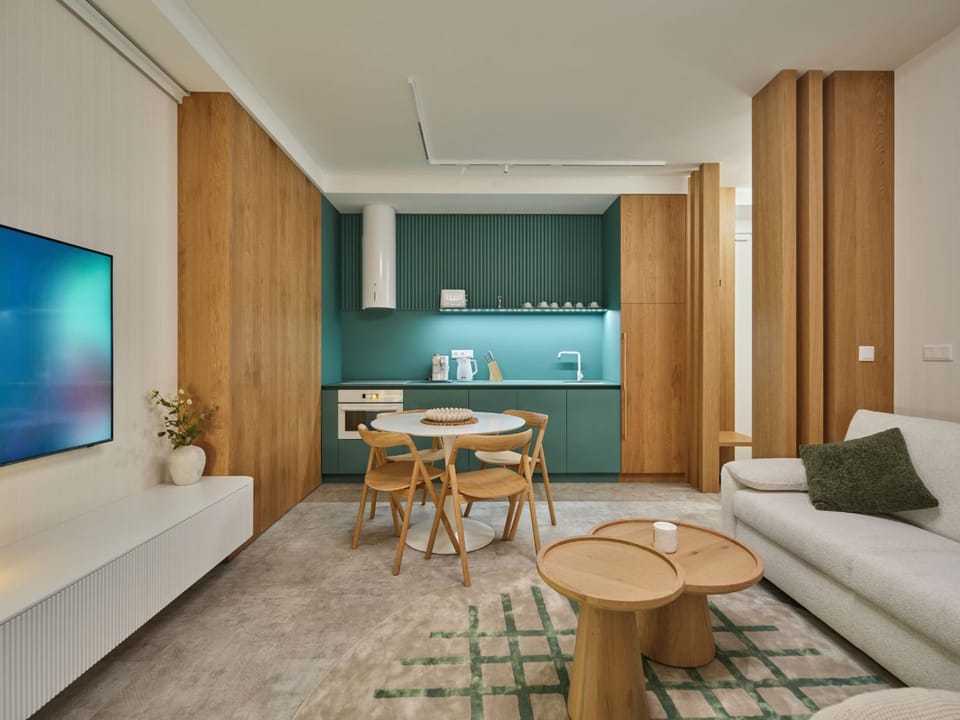 TV and multimedia, Kitchen or kitchenette, Living room, Seating area