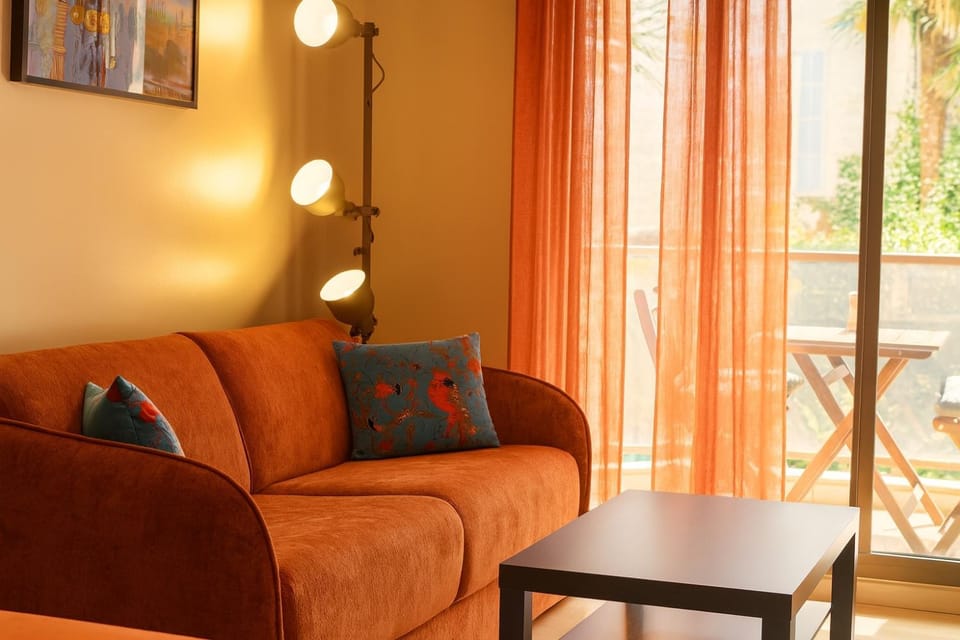 Rivoli Center Terrasse Clim Parking Apartment in Nice