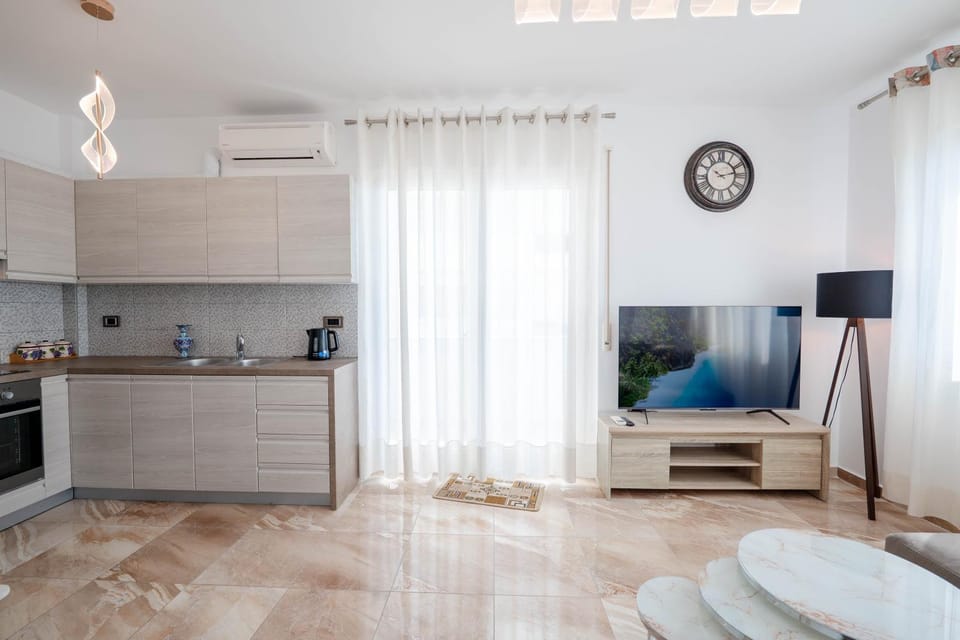 TV and multimedia, Kitchen or kitchenette, Living room