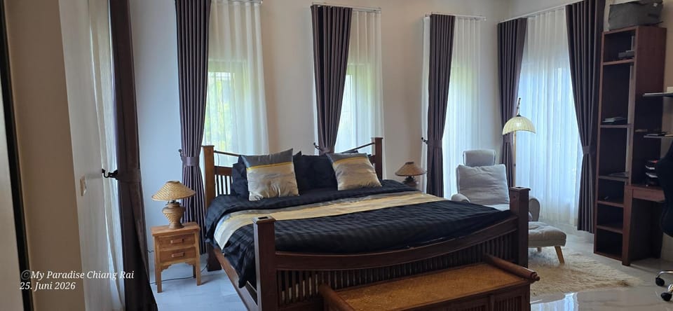 Bed, Photo of the whole room, Bedroom