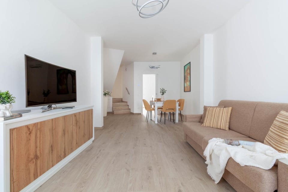 TV and multimedia, Living room, Photo of the whole room, Seating area