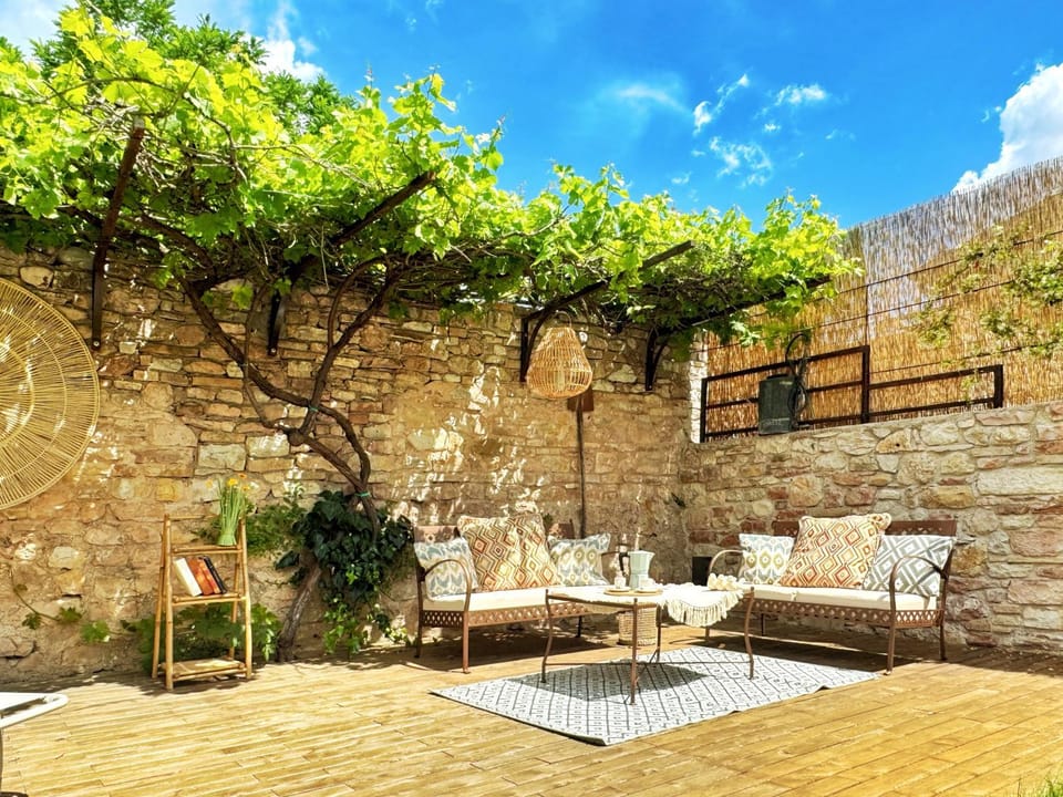 Patio, Natural landscape, Garden, Dining area