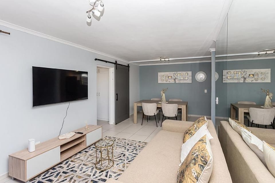2 Bedroom Oceanfront Suite Apartment in Cape Town
