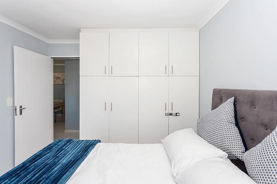 2 Bedroom Oceanfront Suite Apartment in Cape Town
