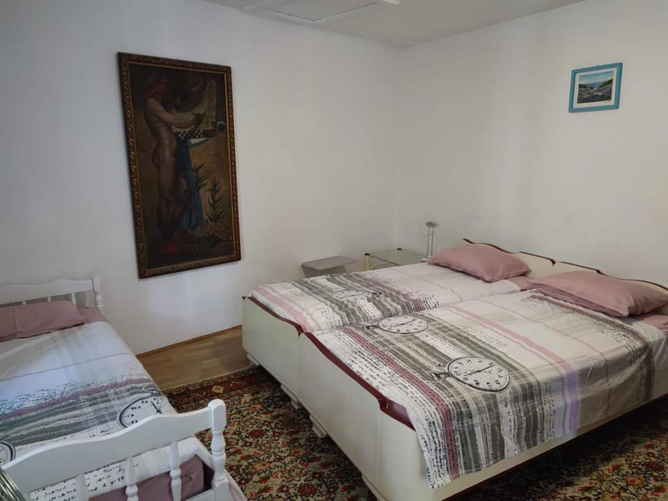 Apartment with quiet yard and garden Apartment in Split-Dalmatia County