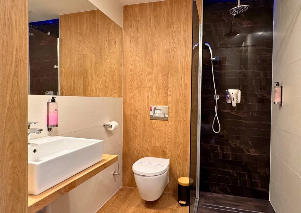 Shower, Toilet, Bathroom