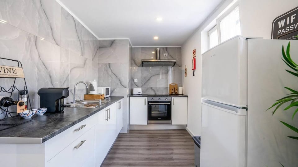 microwave, oven, kitchen