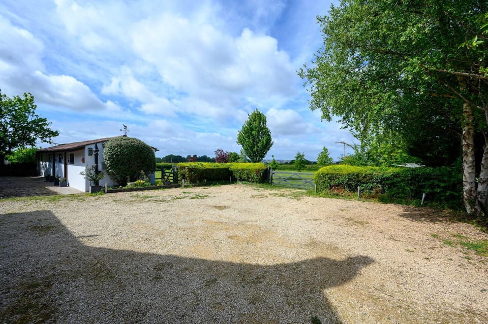 Garden view, Parking