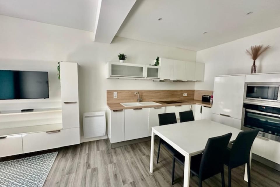 Apartment 3p with Wifi at the foot of the Old Port Apartment in La Rochelle