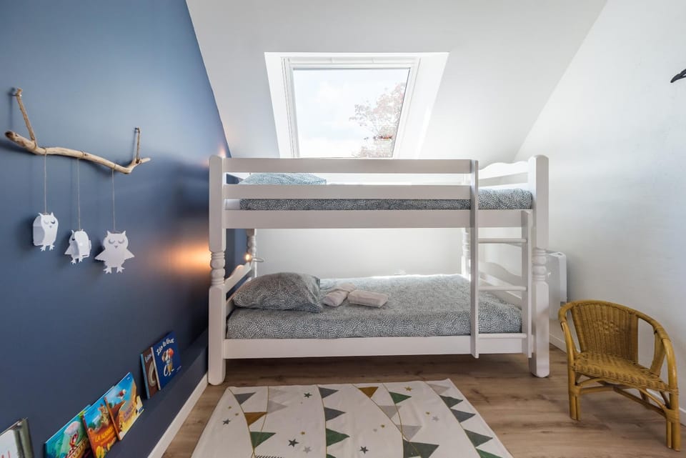 Bedroom, bunk bed
