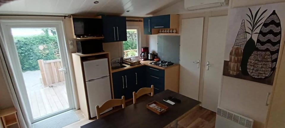 Mobile Home en Provence Apartment in La Roque-d'Anthéron