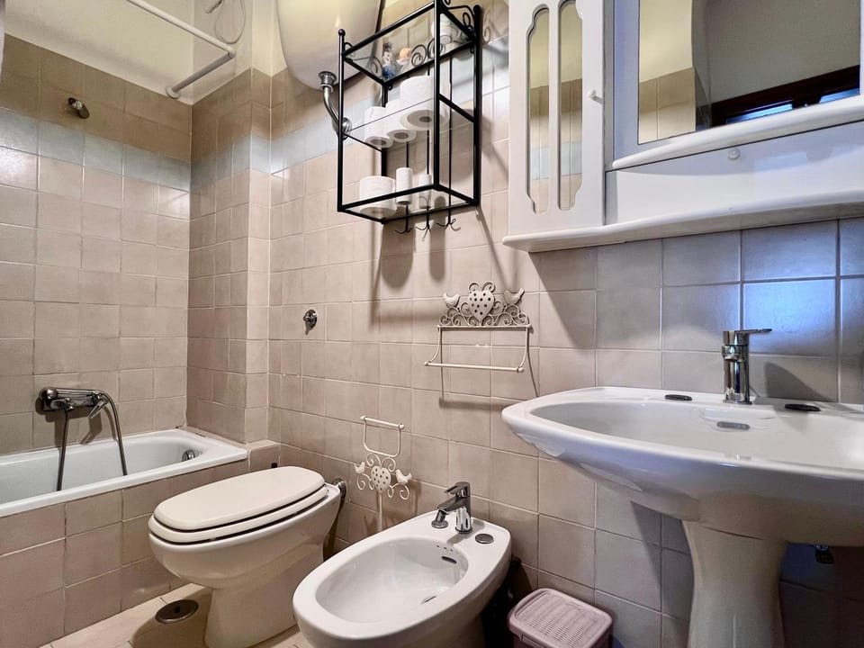 Bathroom, Bath, bidet