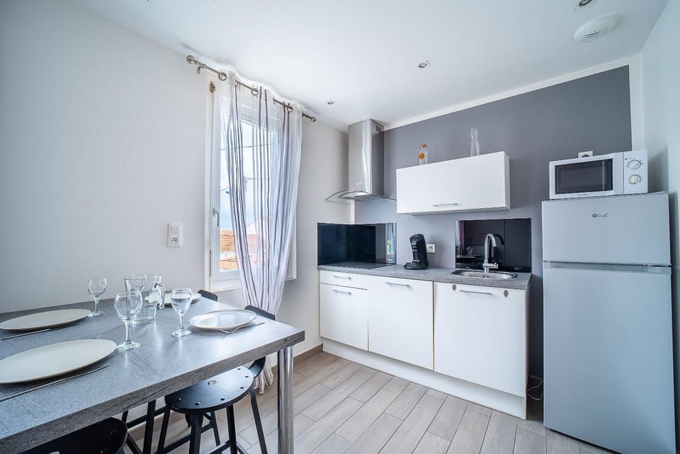 Kitchen or kitchenette, stove