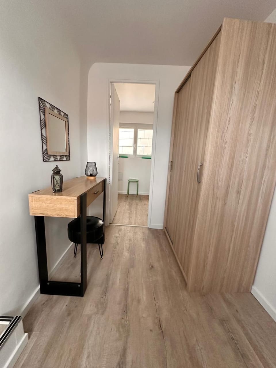 Seating area, wardrobe