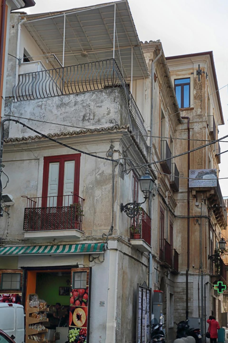 Facade/entrance
