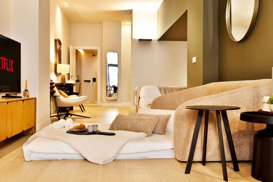 Bed, Living room