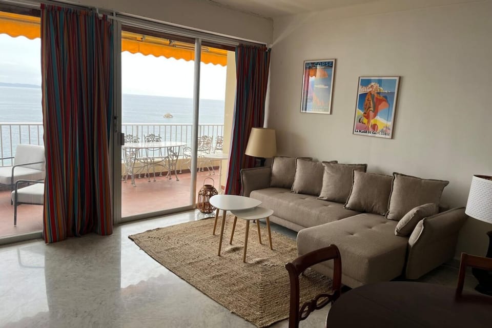 Natural landscape, View (from property/room), Balcony/Terrace, Living room, Seating area, Sea view