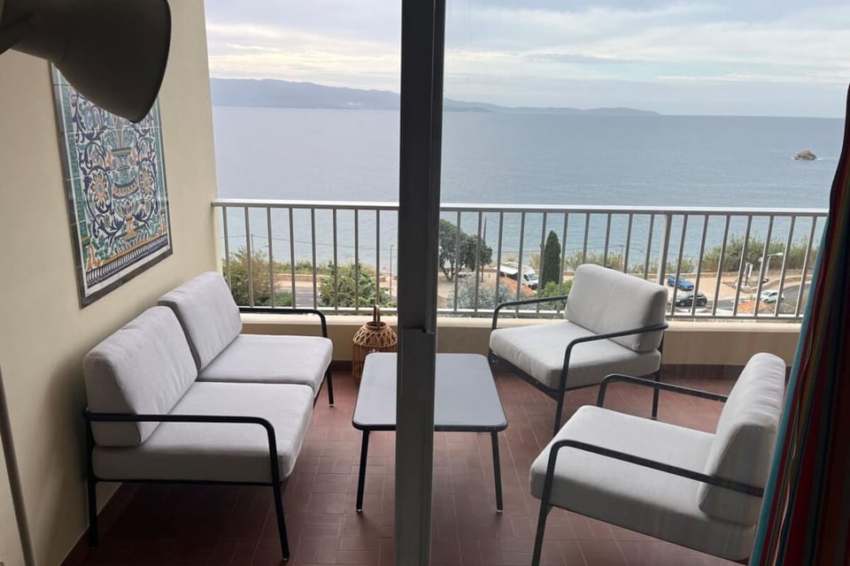 Day, Natural landscape, View (from property/room), Balcony/Terrace, Living room, Seating area, Sea view