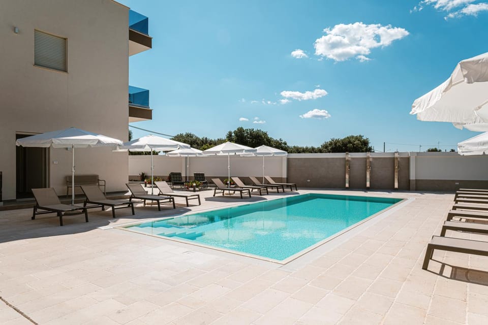 Day, Swimming pool, Swimming pool, sunbed
