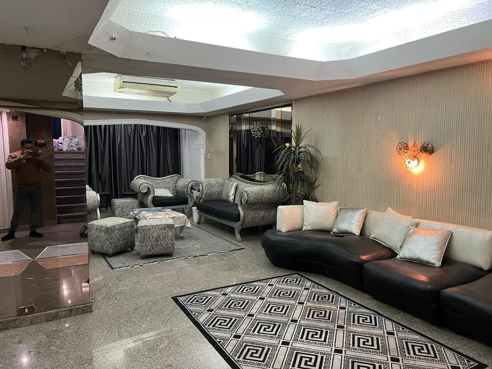 شقة فندقية ببرج فاخر علي كورنيش النيل المعادي مباشرةً Apartment in Cairo Governorate