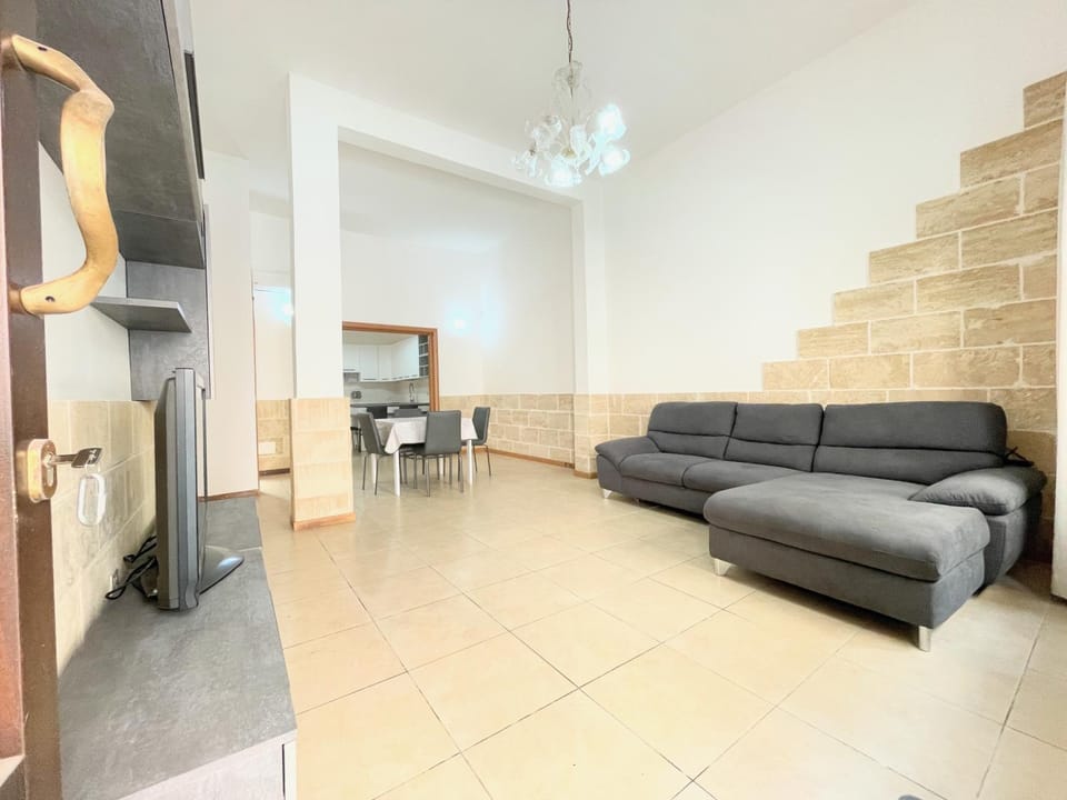 TV and multimedia, Kitchen or kitchenette, Living room, Seating area