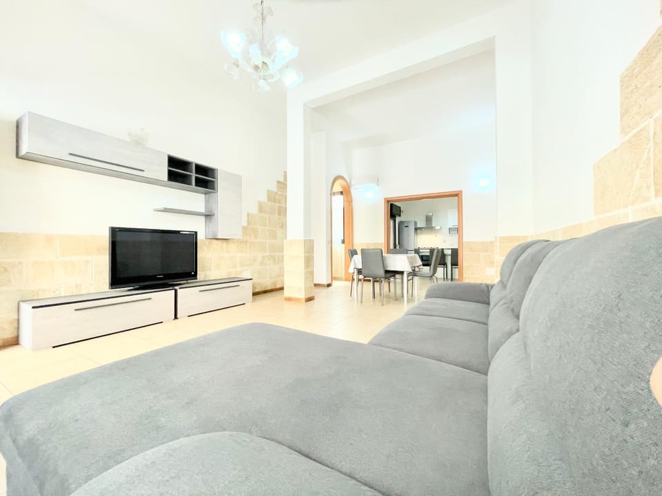 Communal lounge/ TV room, TV and multimedia, Kitchen or kitchenette, Living room, Seating area, Evening entertainment
