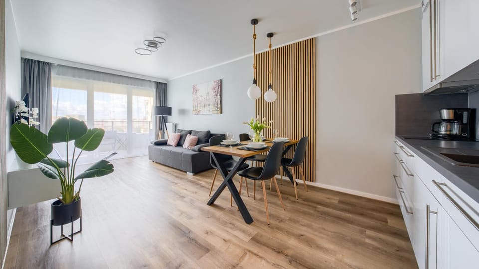Kitchen or kitchenette, Living room, Seating area, Dining area