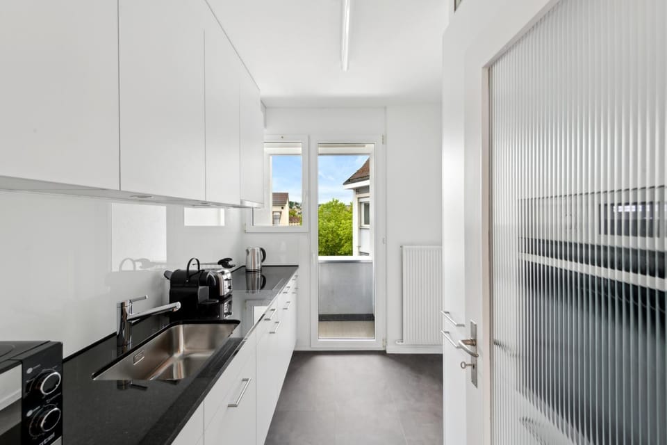 Coffee/tea facilities, Kitchen or kitchenette, microwave, stove