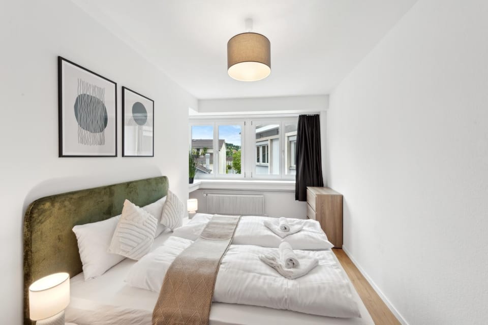 Bed, Photo of the whole room, Bedroom, Family, towels